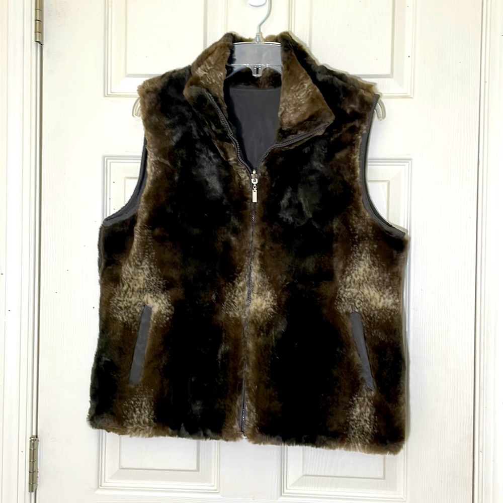 NWOT Reversible Brown Faux Fur Vest Size Large